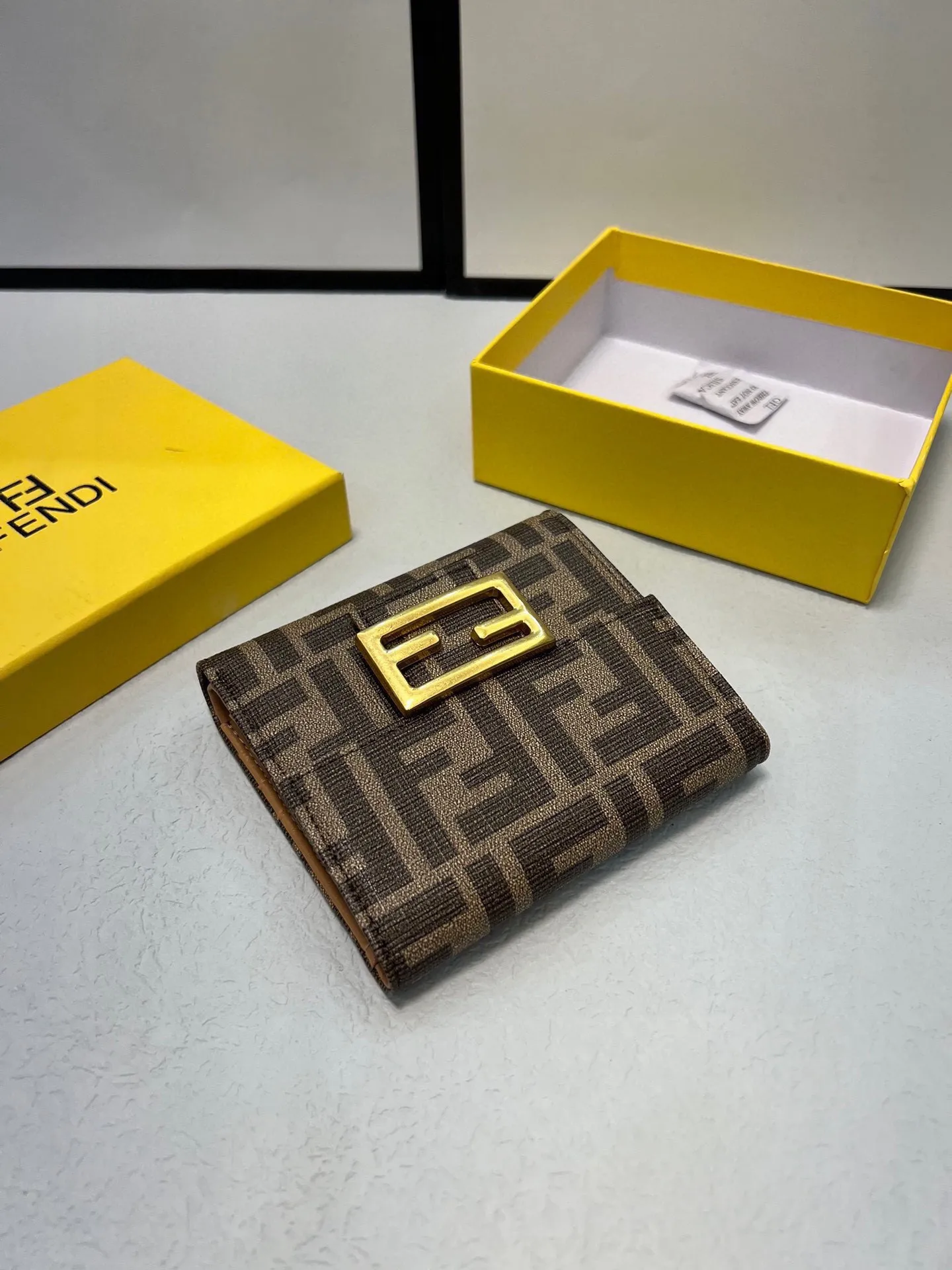 【2026】【FENDI 公式 旗艦店】フェンディ  財布   当日出荷 好評に付き再入荷！11*10cm