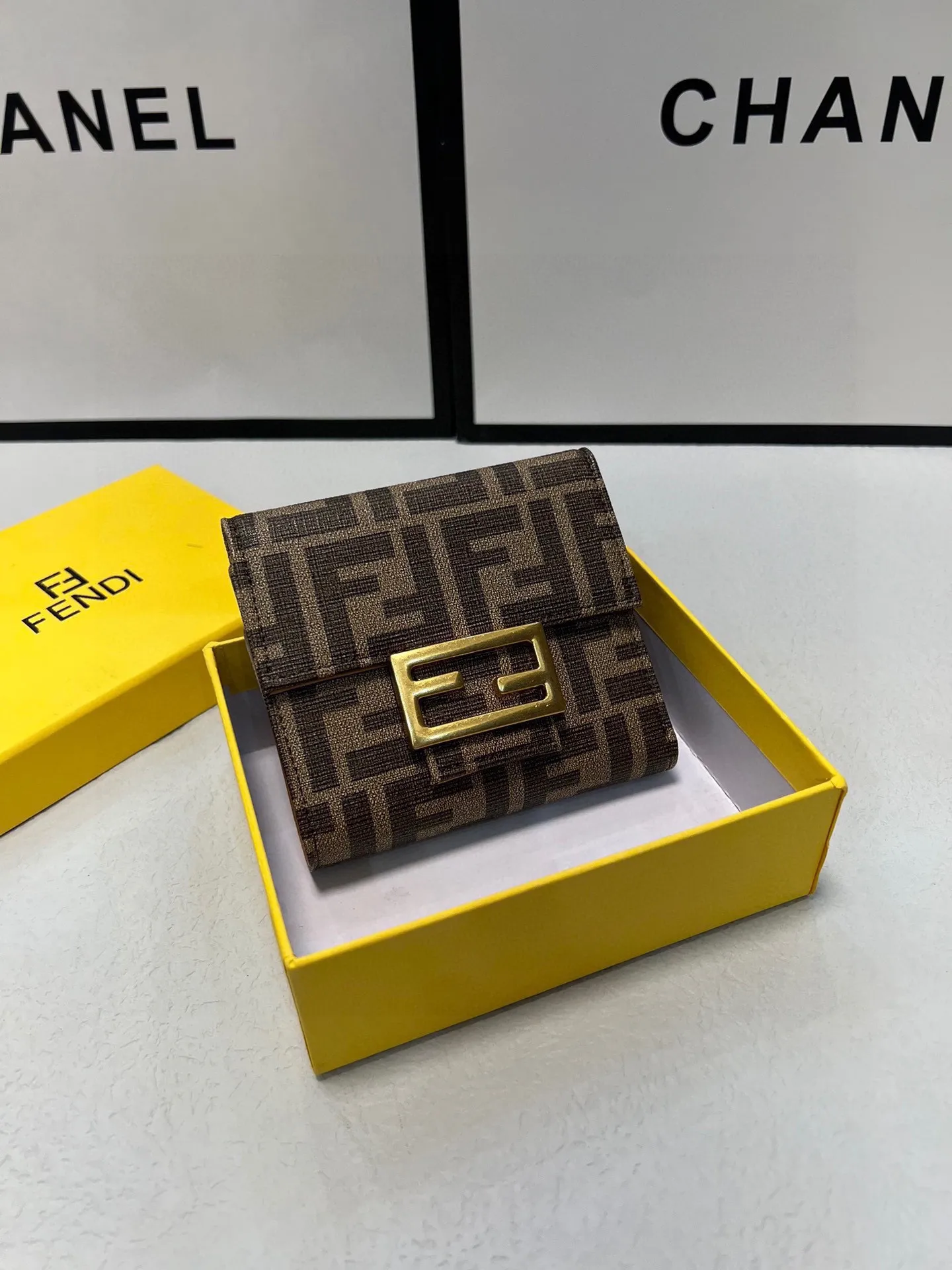 【2026】【FENDI 公式 旗艦店】フェンディ  財布   当日出荷 好評に付き再入荷！11*10cm