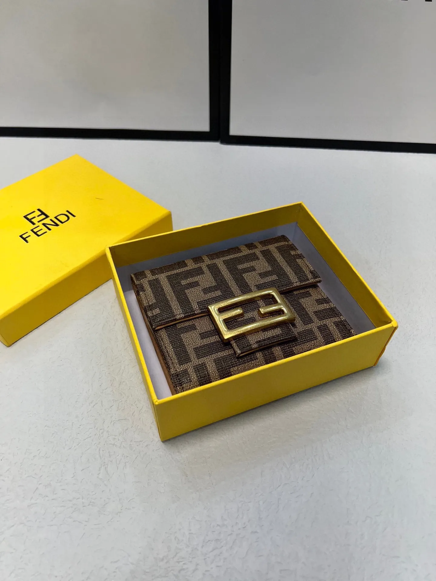 【2026】【FENDI 公式 旗艦店】フェンディ  財布   当日出荷 好評に付き再入荷！11*10cm