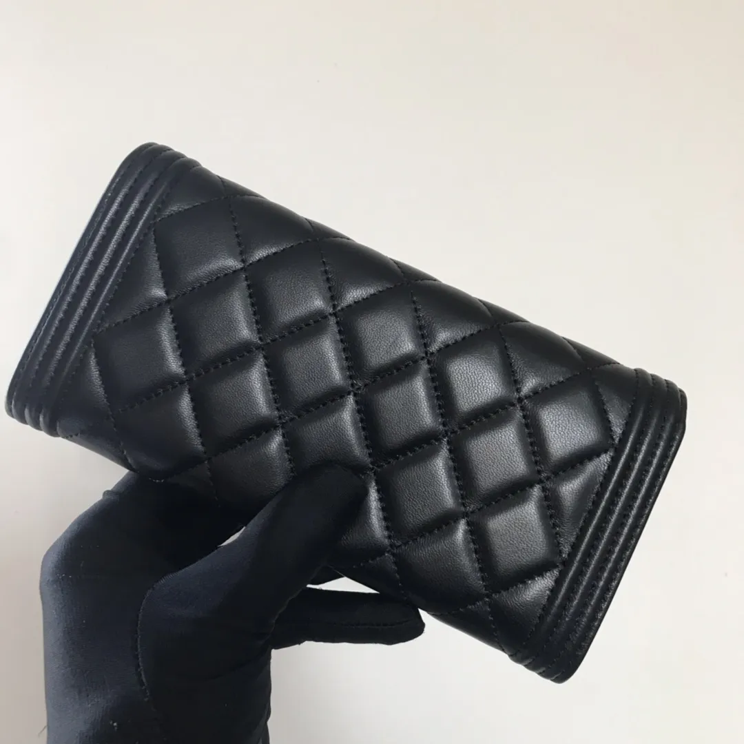 【2026】【CHANEL 公式 旗艦店】シャネル 財布   当日出荷 好評に付き再入荷！10.5*19*3cm