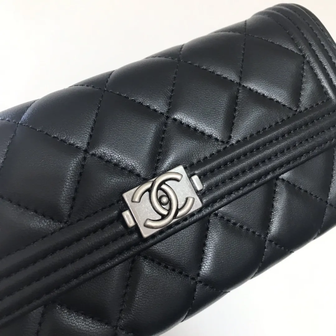 【2026】【CHANEL 公式 旗艦店】シャネル 財布   当日出荷 好評に付き再入荷！10.5*19*3cm
