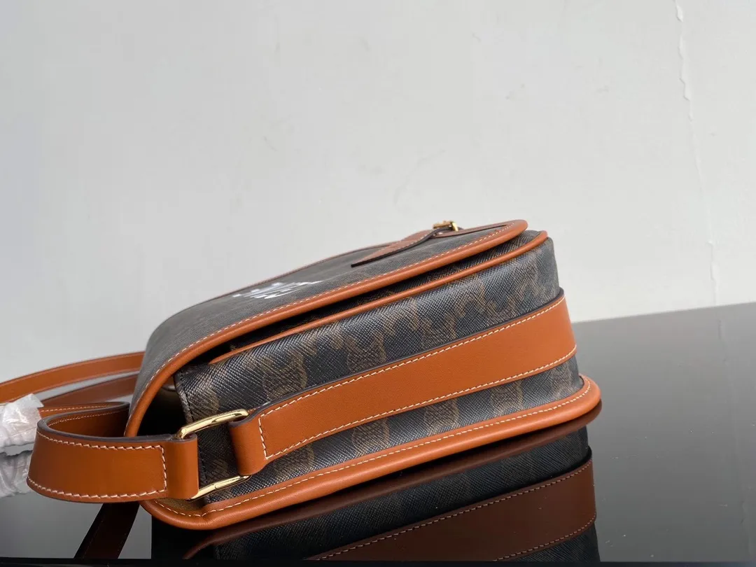 【2026】【CELINE 公式 旗艦店】セリーヌ  ショルダーバッグ   出荷 好評に付き再入荷！31*24*9CM
