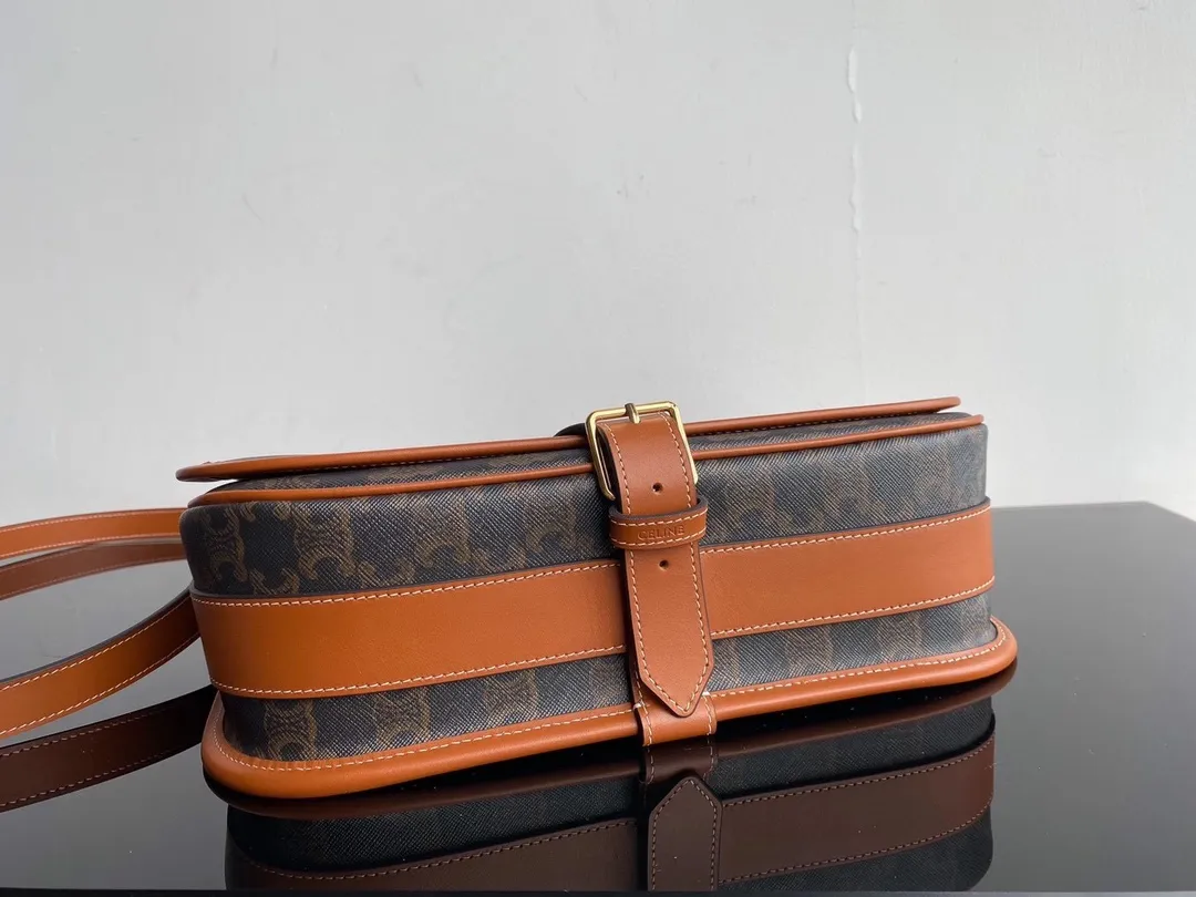 【2026】【CELINE 公式 旗艦店】セリーヌ  ショルダーバッグ   出荷 好評に付き再入荷！31*24*9CM