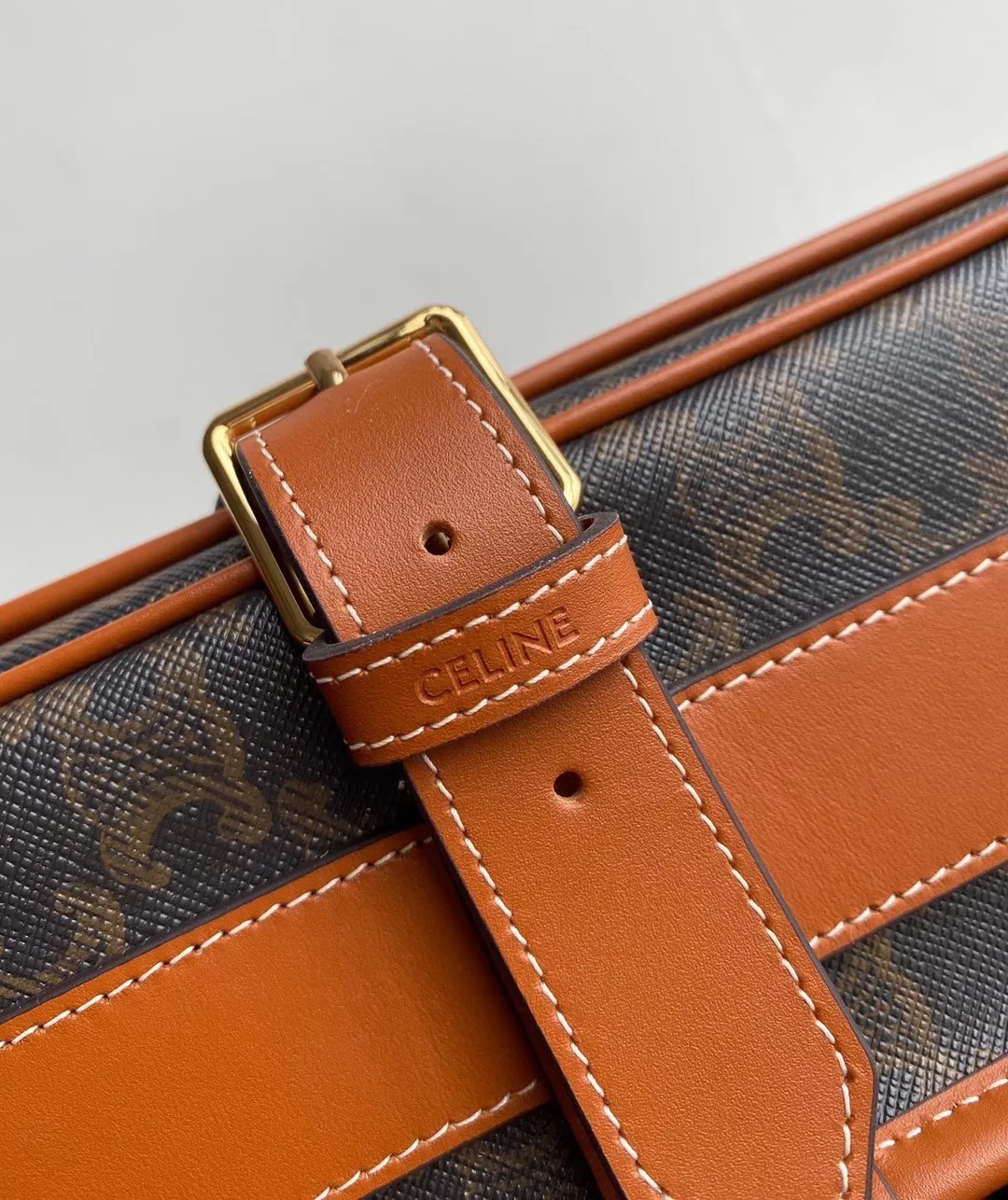 【2026】【CELINE 公式 旗艦店】セリーヌ  ショルダーバッグ   出荷 好評に付き再入荷！31*24*9CM