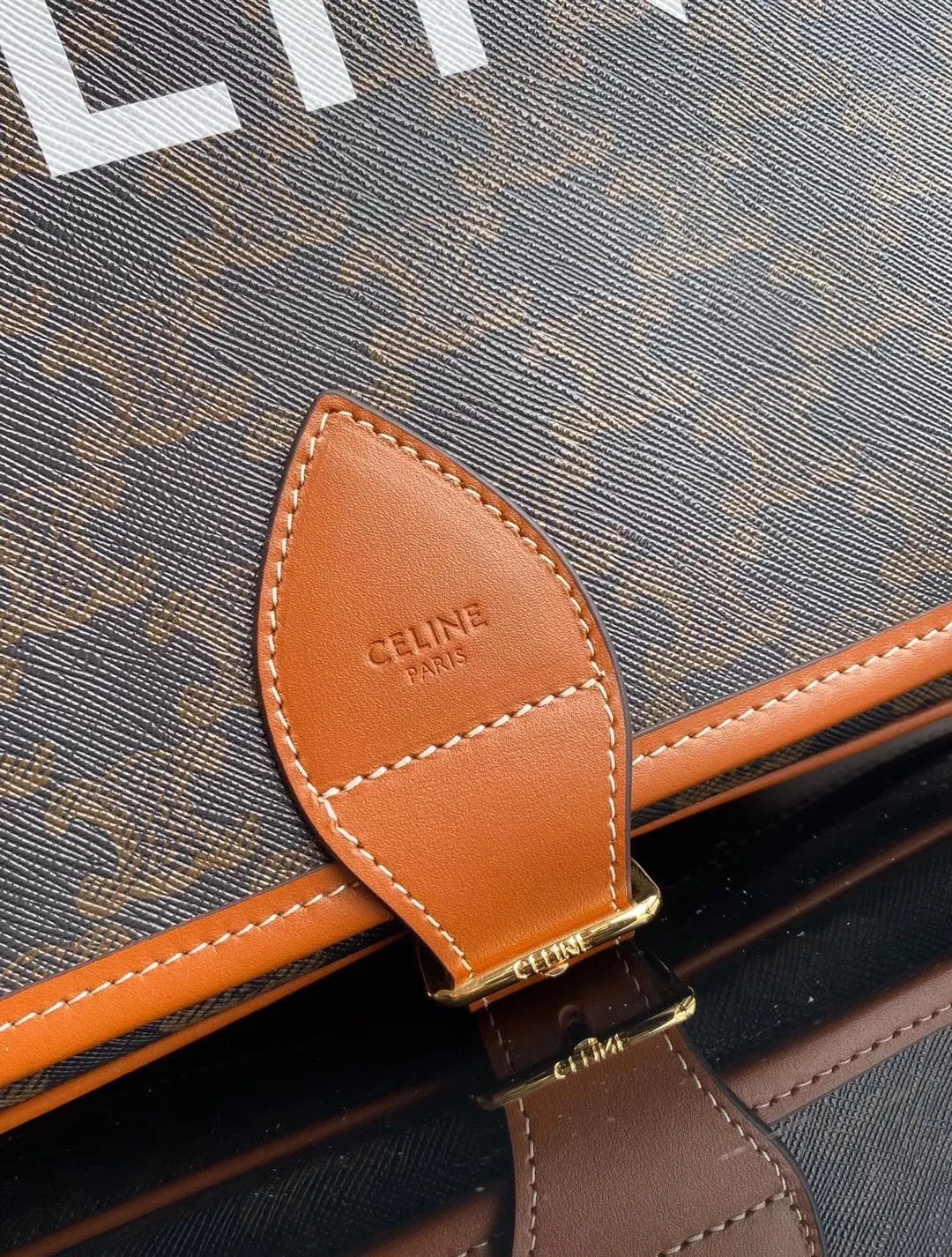 【2026】【CELINE 公式 旗艦店】セリーヌ  ショルダーバッグ   出荷 好評に付き再入荷！31*24*9CM