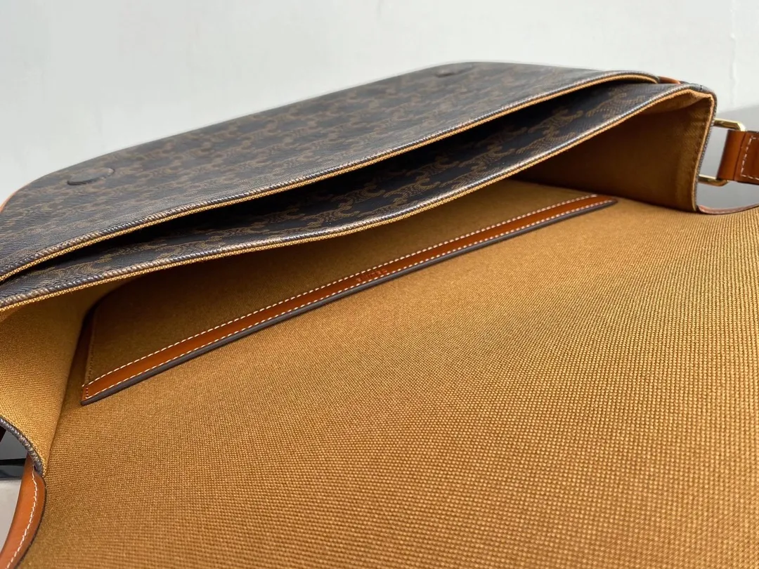 【2026】【CELINE 公式 旗艦店】セリーヌ  ショルダーバッグ   出荷 好評に付き再入荷！31*24*9CM