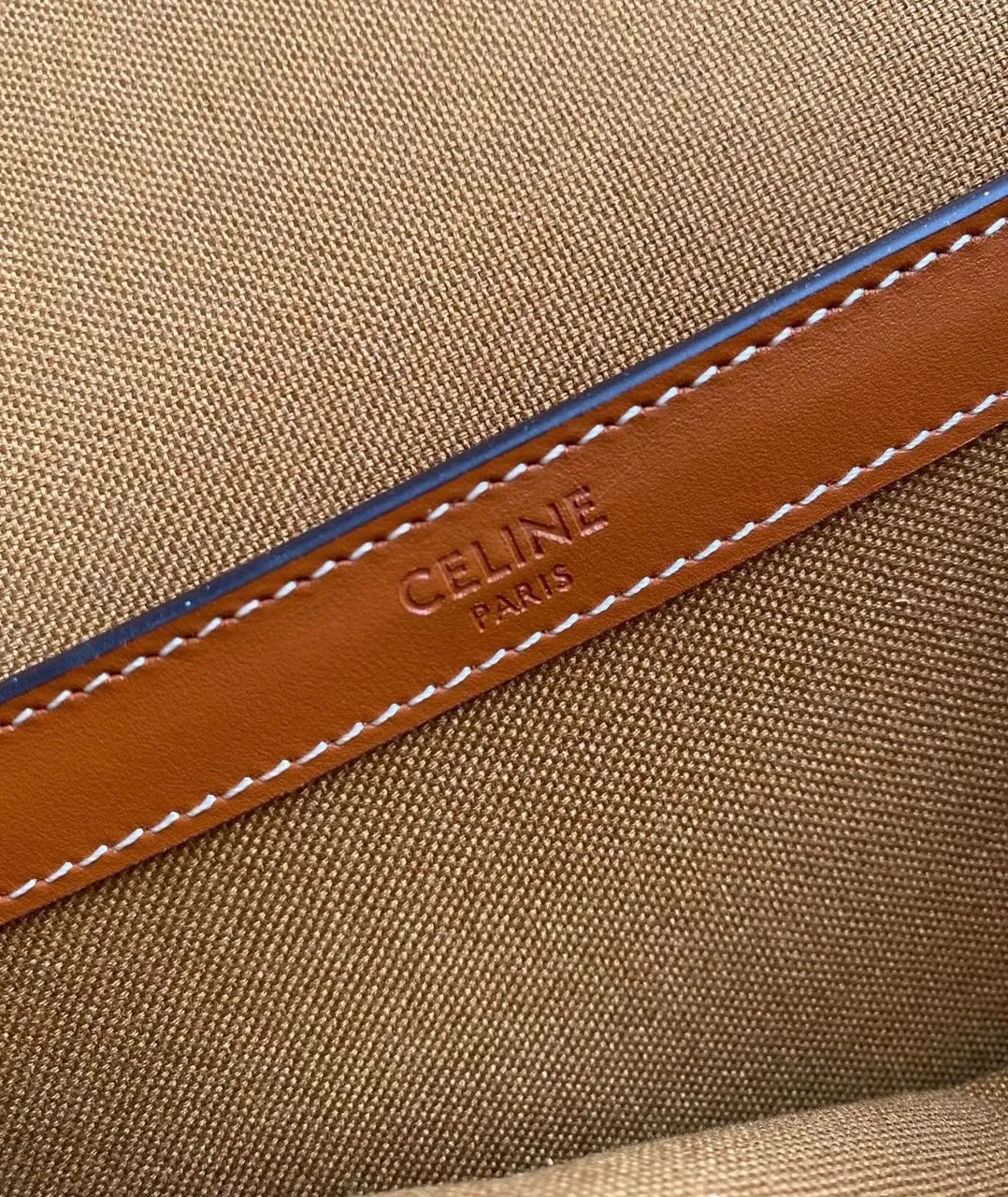 【2026】【CELINE 公式 旗艦店】セリーヌ  ショルダーバッグ   出荷 好評に付き再入荷！31*24*9CM