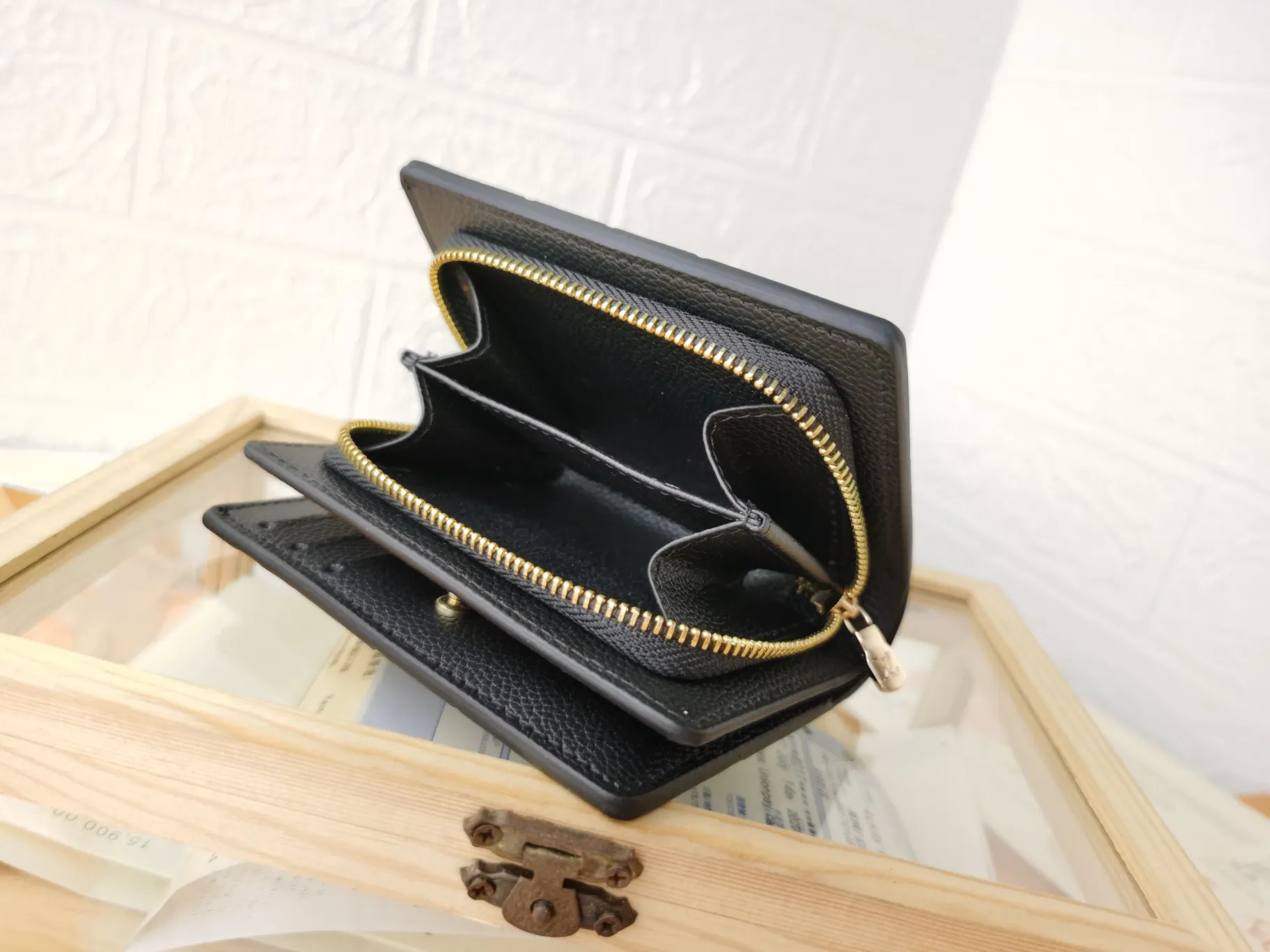 【2026】【LOUIS VUITTON公式 旗艦店】ルイヴィトン   財布   当日出荷 好評に付き再入荷！11*8.5*3.5CM