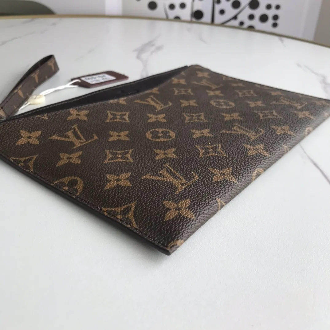 【2026】【LOUIS VUITTON公式 旗艦店】ルイヴィトン  クラッチバッグ   当日出荷 好評に付き再入荷！24*17cm