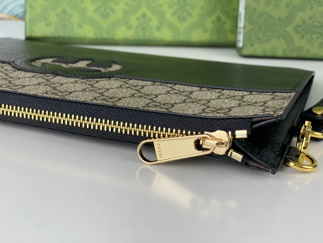 【2026】【GUCCI 公式 旗艦店】クッチ  クラッチバッグ 当日出荷 好評に付き再入荷！30.5*21*1.5CM