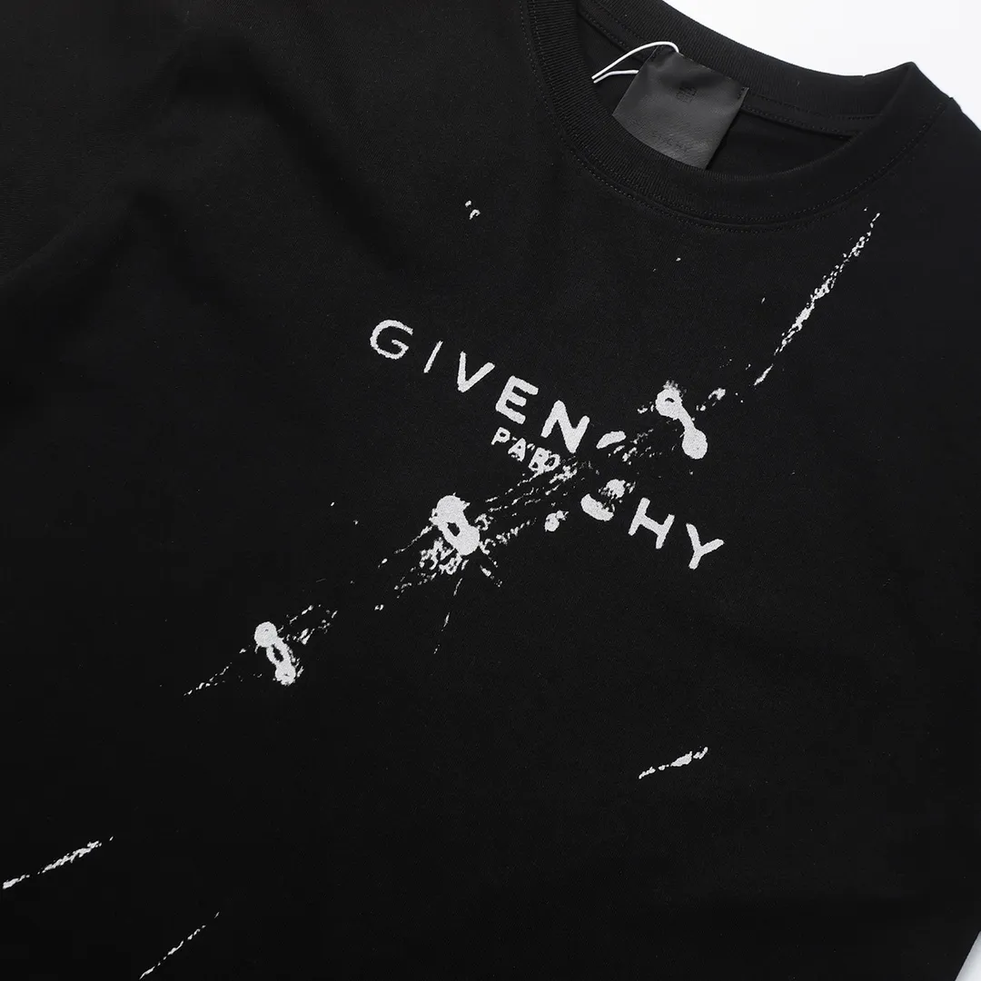 【2026】【GIVENCHY  公式旗艦店】ジバンシー   Tシャツ ご好評に付き再入荷！