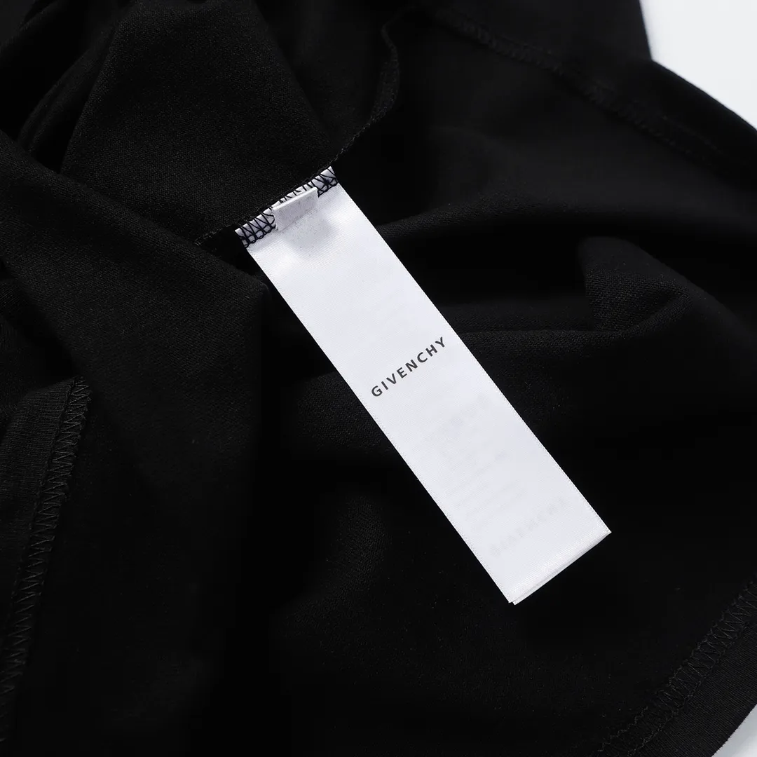 【2026】【GIVENCHY  公式旗艦店】ジバンシー   Tシャツ ご好評に付き再入荷！