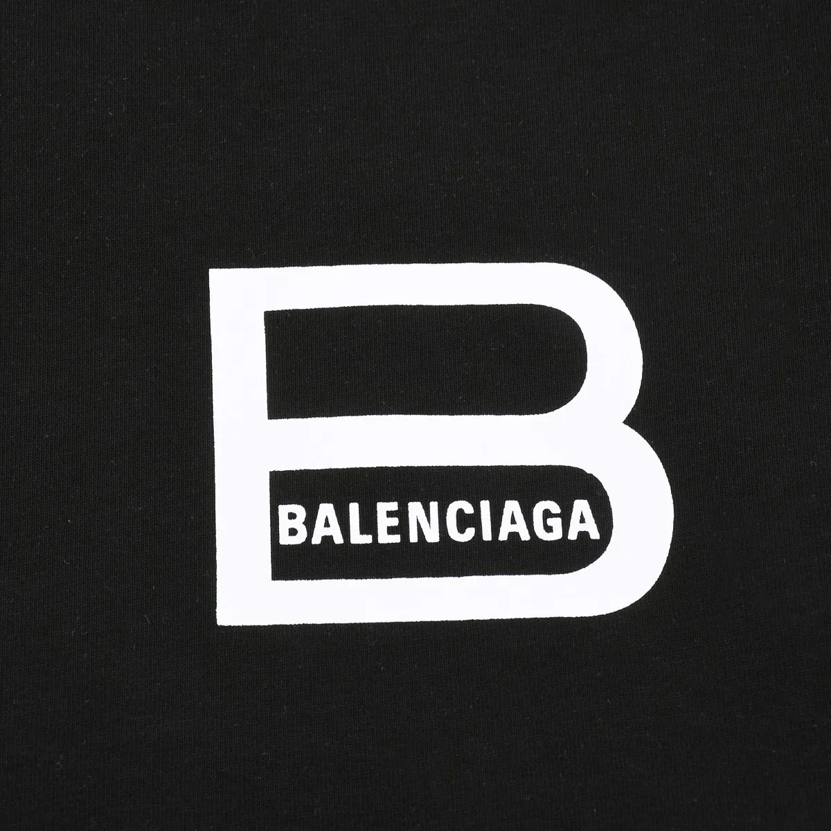 【2026】【 BALENCIAGA  公式旗艦店】バレンシアガ   Tシャツご好評に付き再入荷！