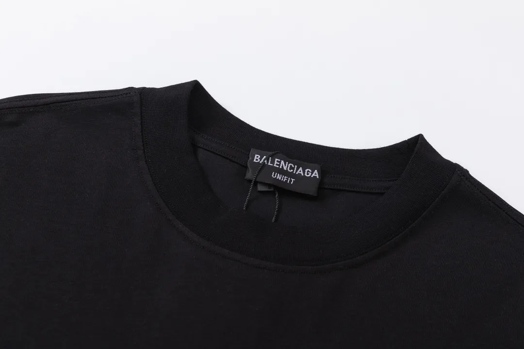 【2026】【 BALENCIAGA  公式旗艦店】バレンシアガ   Tシャツご好評に付き再入荷！
