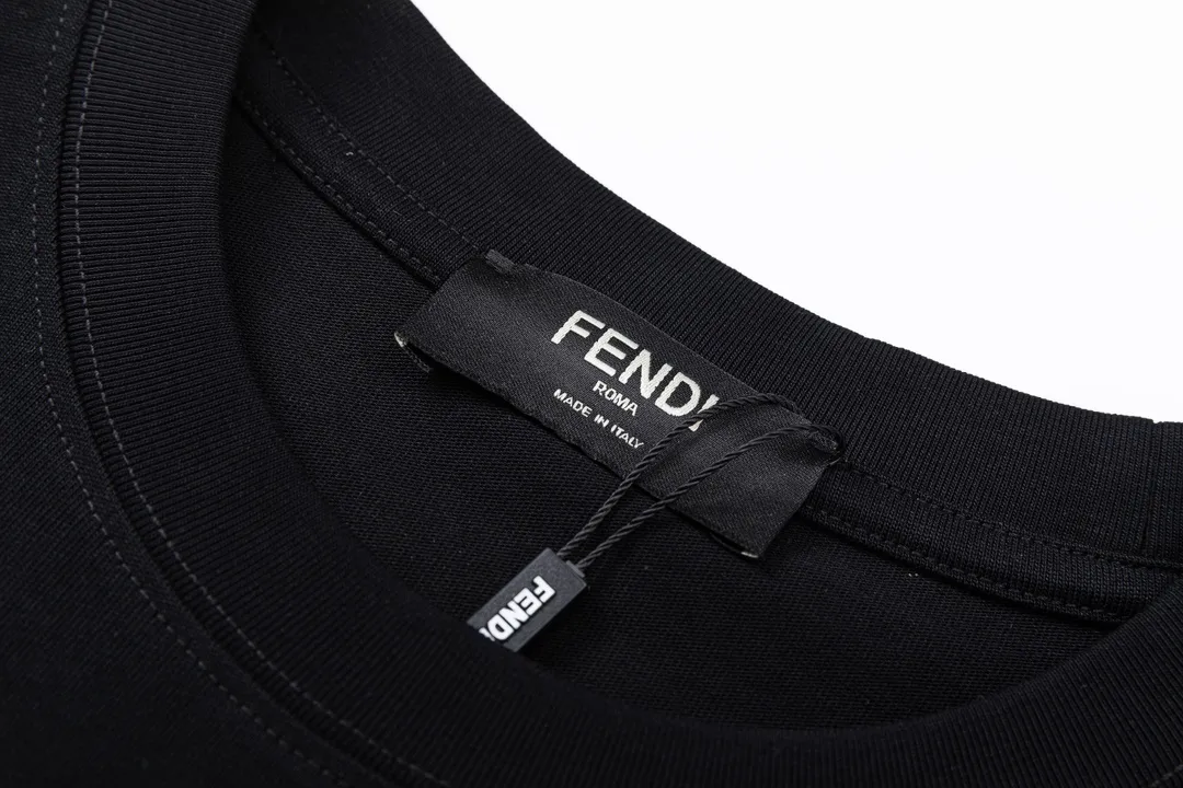 【2026】【FENDI  公式旗艦店】フェンディ   Tシャツご好評に付き再入荷！