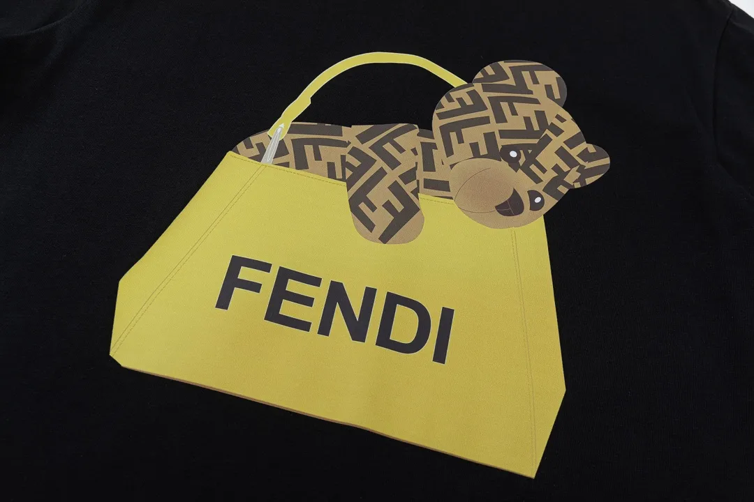 【2026】【FENDI  公式旗艦店】フェンディ   Tシャツご好評に付き再入荷！
