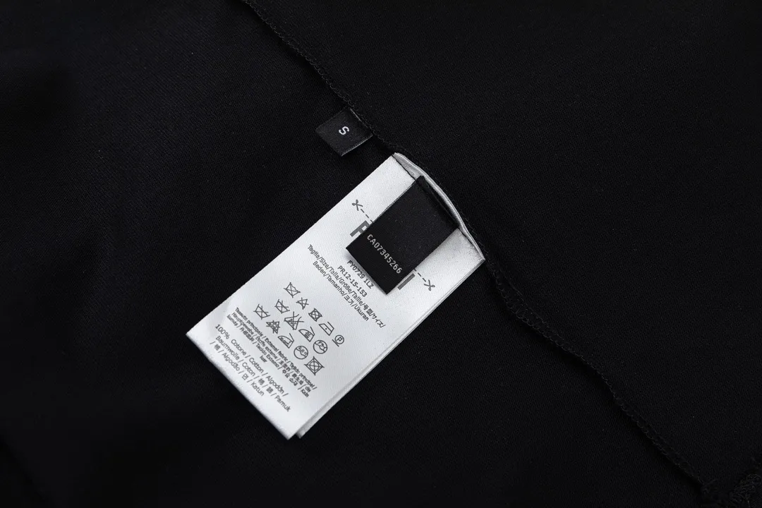 【2026】【FENDI  公式旗艦店】フェンディ   Tシャツご好評に付き再入荷！