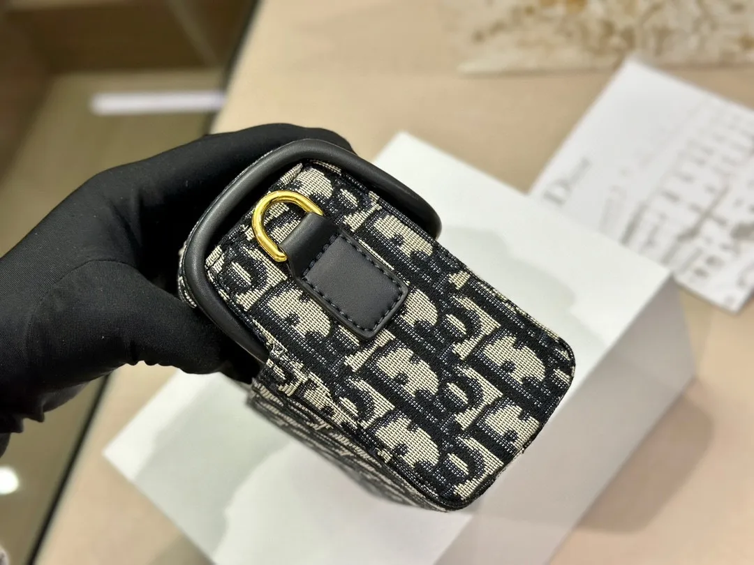 【2026】【DIOR  公式 旗艦店】ディオール   ショルダーバッグ 当日出荷 好評に付き再入荷！19*14.5CM