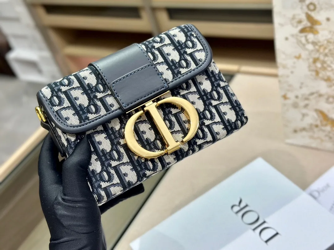 【2026】【DIOR  公式 旗艦店】ディオール   ショルダーバッグ 当日出荷 好評に付き再入荷！19*14.5CM