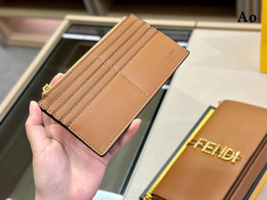 【2026】【FENDI 公式 旗艦店】 フェンディ  ショルダーバッグ  当日出荷 好評に付き再入荷！21*13CM