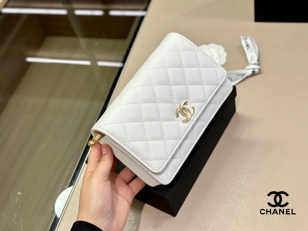 【2026】【CHANEL  公式 旗艦店】シャネル   ショルダーバッグ  当日出荷 好評に付き再入荷！19*12CM