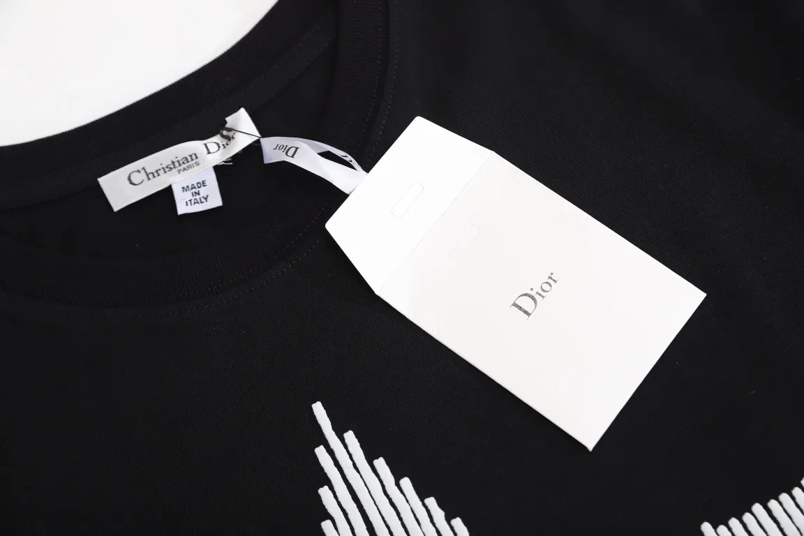 【2026】【DIOR 公式旗艦店】ディオール   Tシャツご好評に付き再入荷！