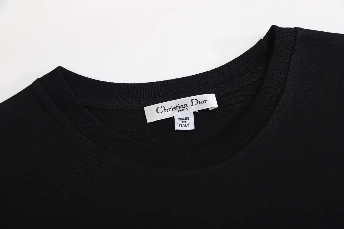 【2026】【DIOR 公式旗艦店】ディオール   Tシャツご好評に付き再入荷！