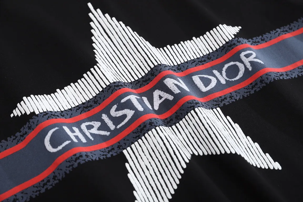 【2026】【DIOR 公式旗艦店】ディオール   Tシャツご好評に付き再入荷！