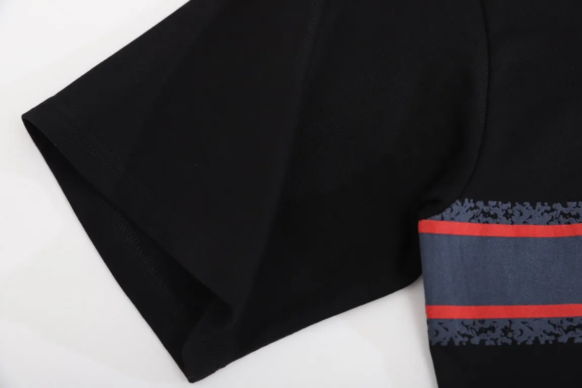 【2026】【DIOR 公式旗艦店】ディオール   Tシャツご好評に付き再入荷！