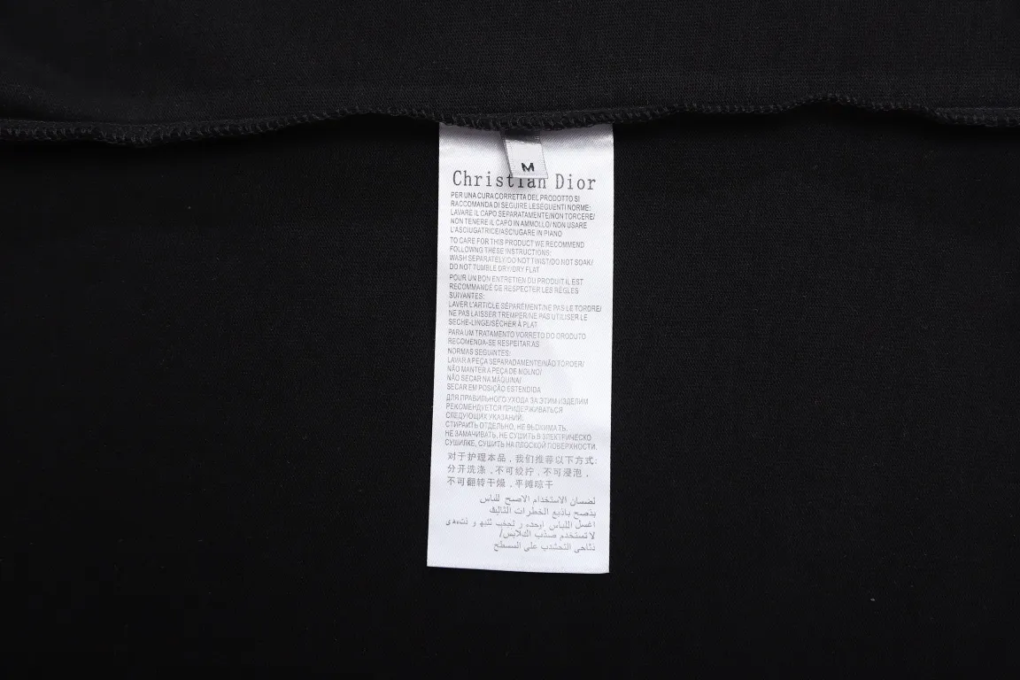 【2026】【DIOR 公式旗艦店】ディオール   Tシャツご好評に付き再入荷！