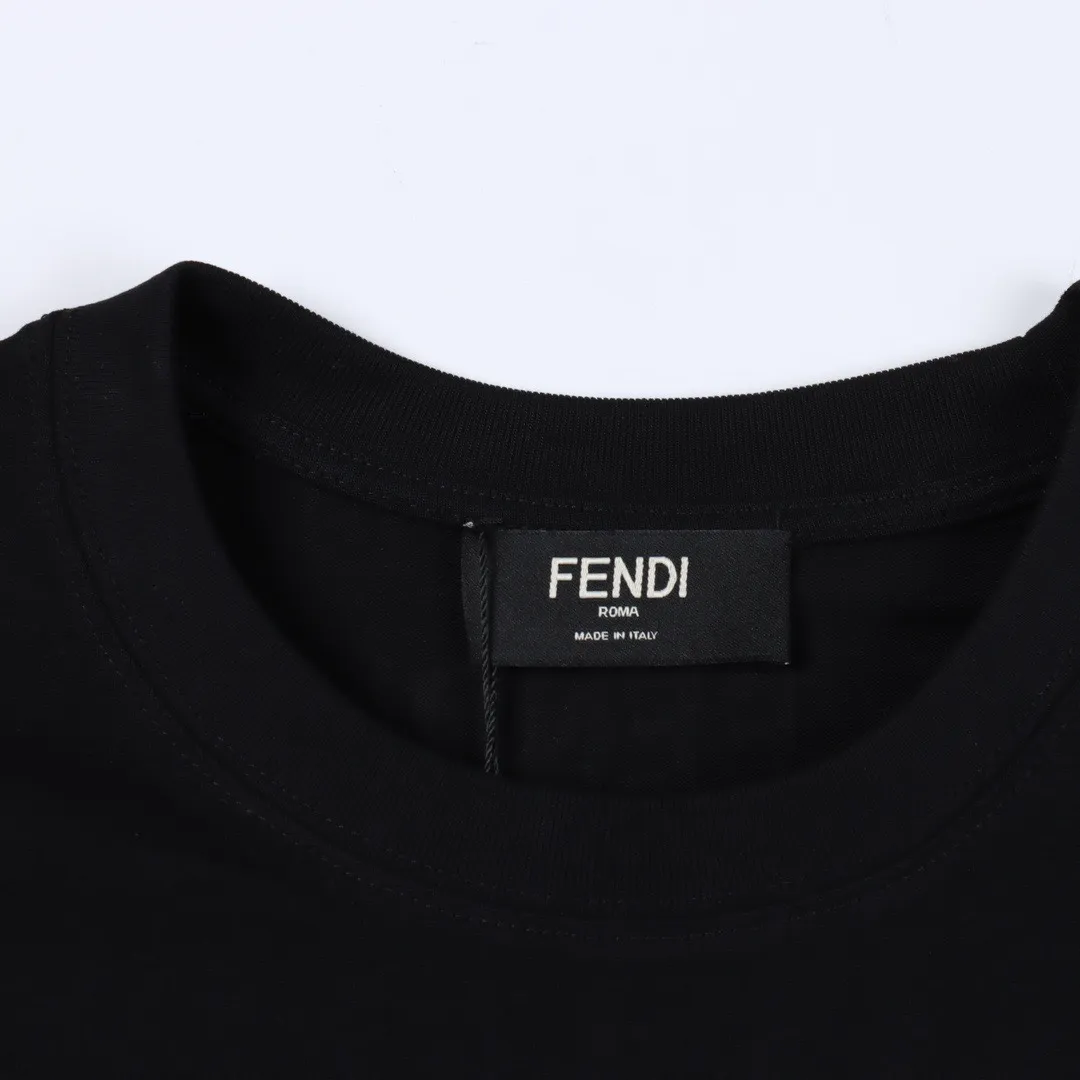 【2026】【FENDI  公式旗艦店】フェンディ   Tシャツご好評に付き再入荷！