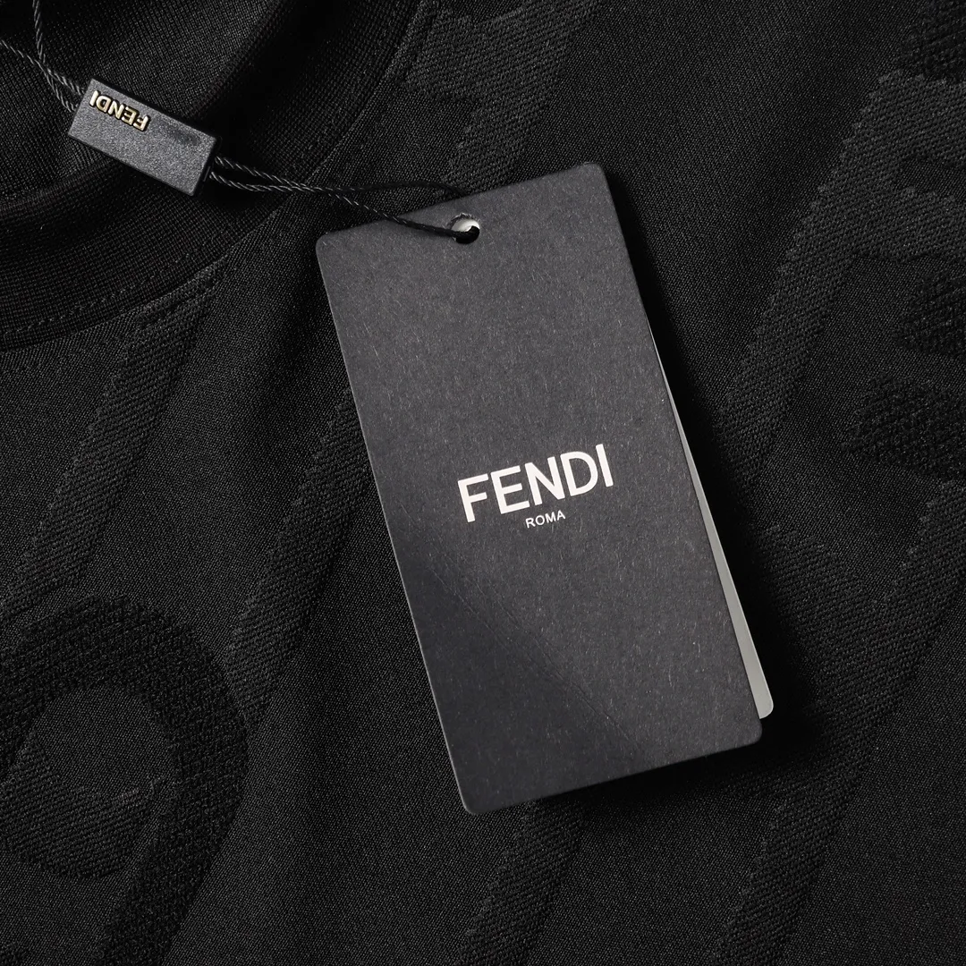 【2026】【FENDI  公式旗艦店】フェンディ   Tシャツご好評に付き再入荷！