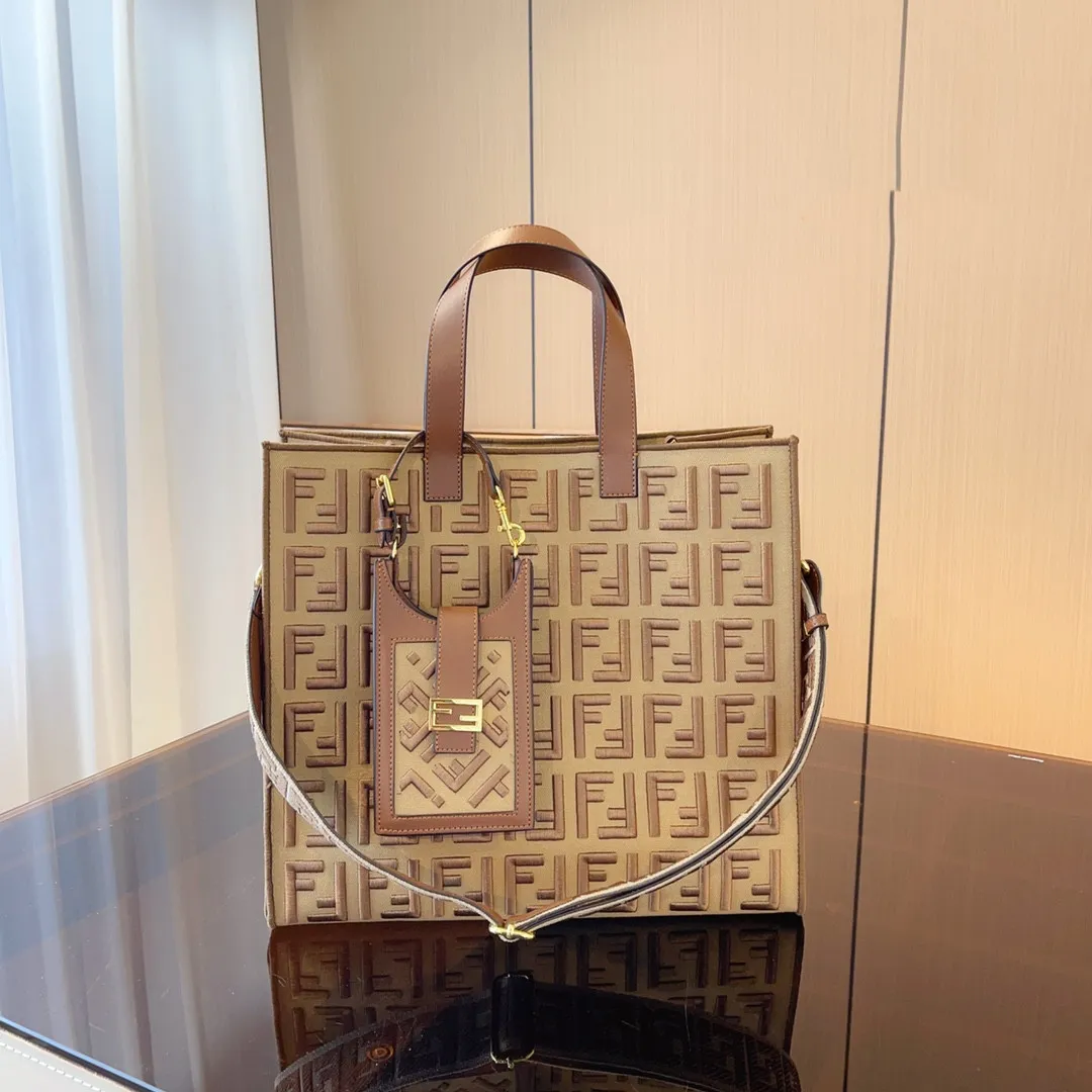 【2026】【FENDI  公式旗艦店】フェンディ   ハンドバッグ   当日出荷 好評に付き再入荷！37*18*33CM