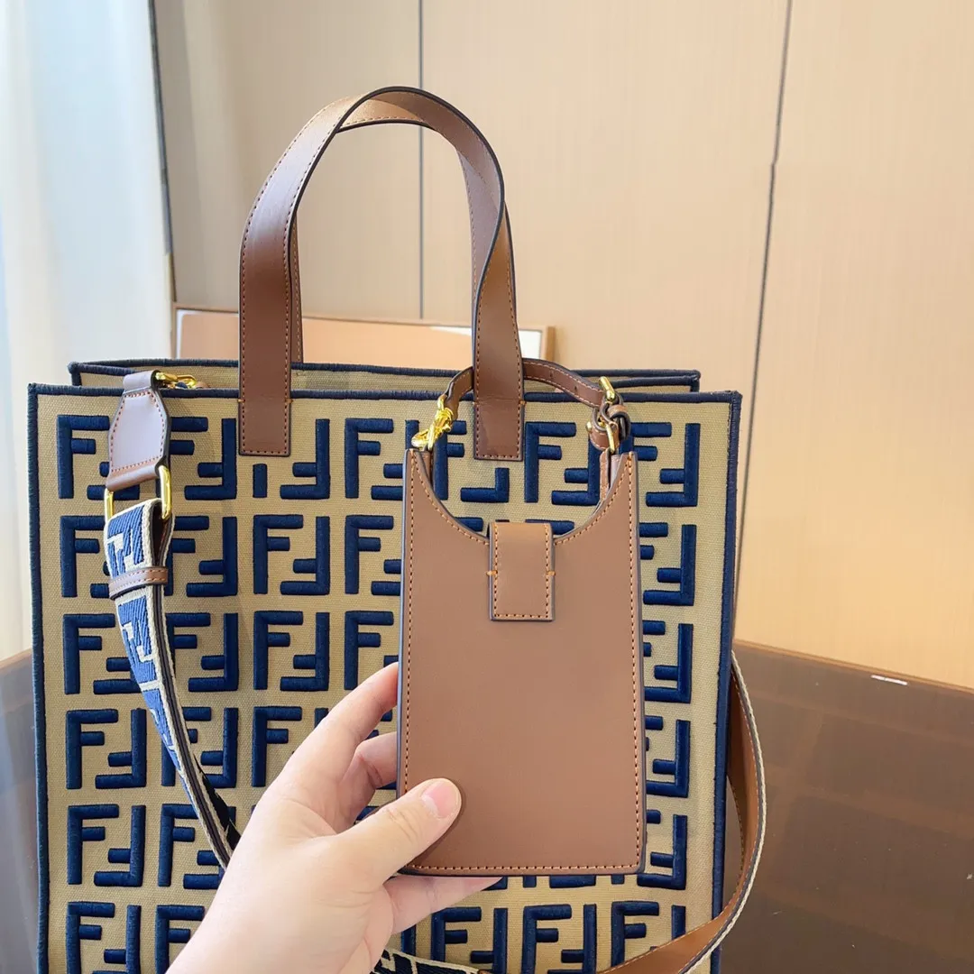 【2026】【FENDI  公式旗艦店】フェンディ   ハンドバッグ   当日出荷 好評に付き再入荷！37*18*33CM