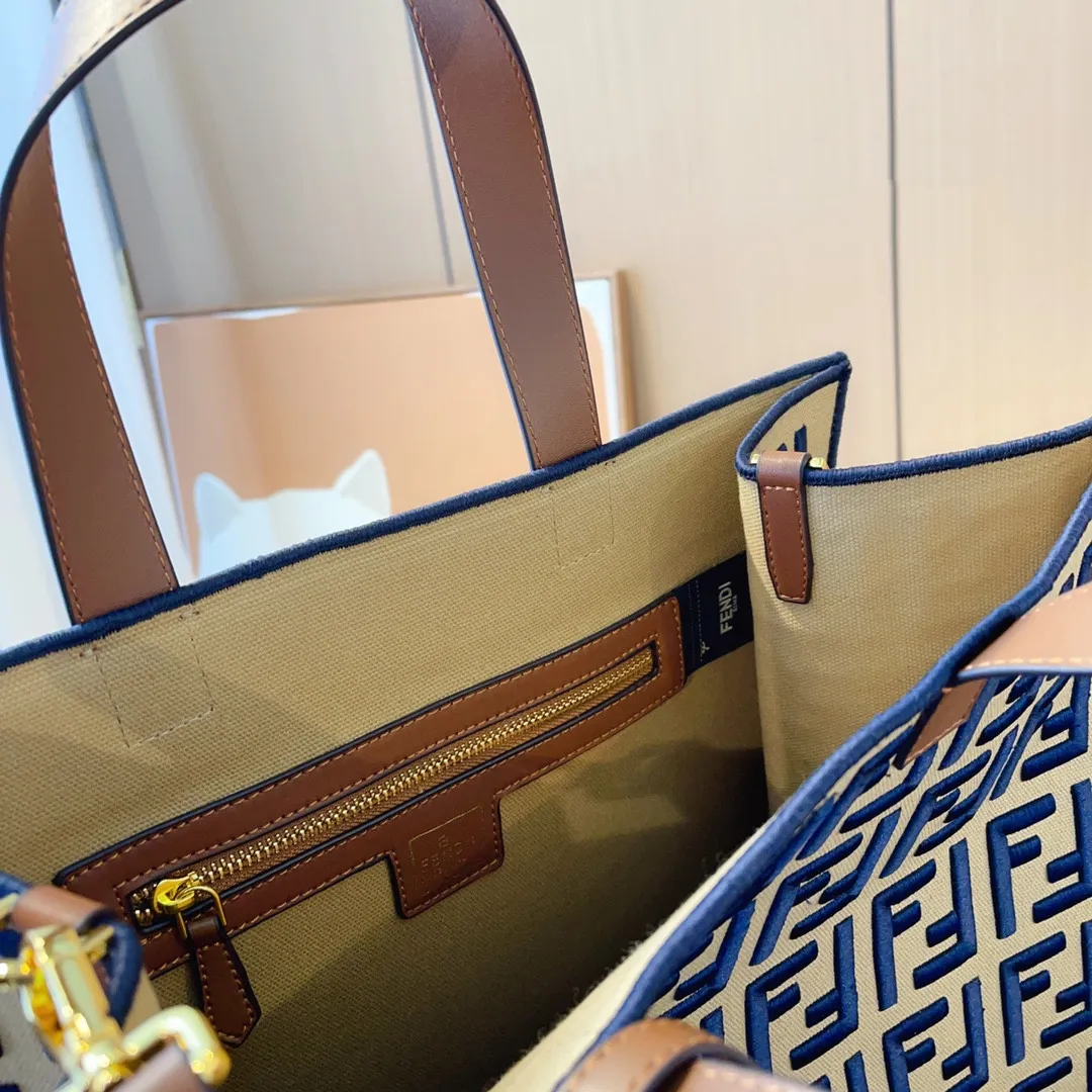 【2026】【FENDI  公式旗艦店】フェンディ   ハンドバッグ   当日出荷 好評に付き再入荷！37*18*33CM