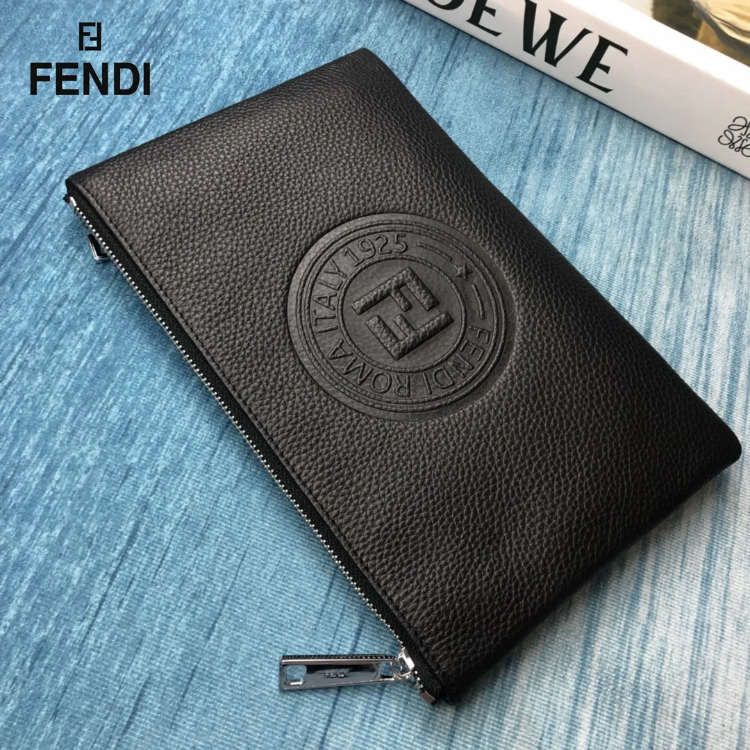 【2026】【FENDI  公式旗艦店】フェンディ クラッチバッグ当日出荷 好評に付き再入荷！28*18CM