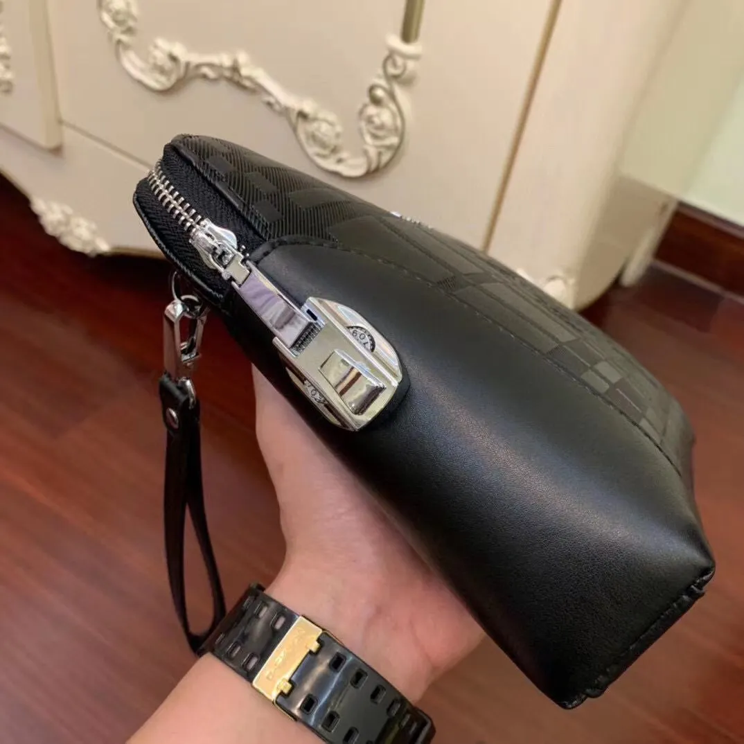 【2026】【BURBERRY 公式旗艦店】バーバリー   クラッチバッグ 当日出荷 好評に付き再入荷！28*18*3CM
