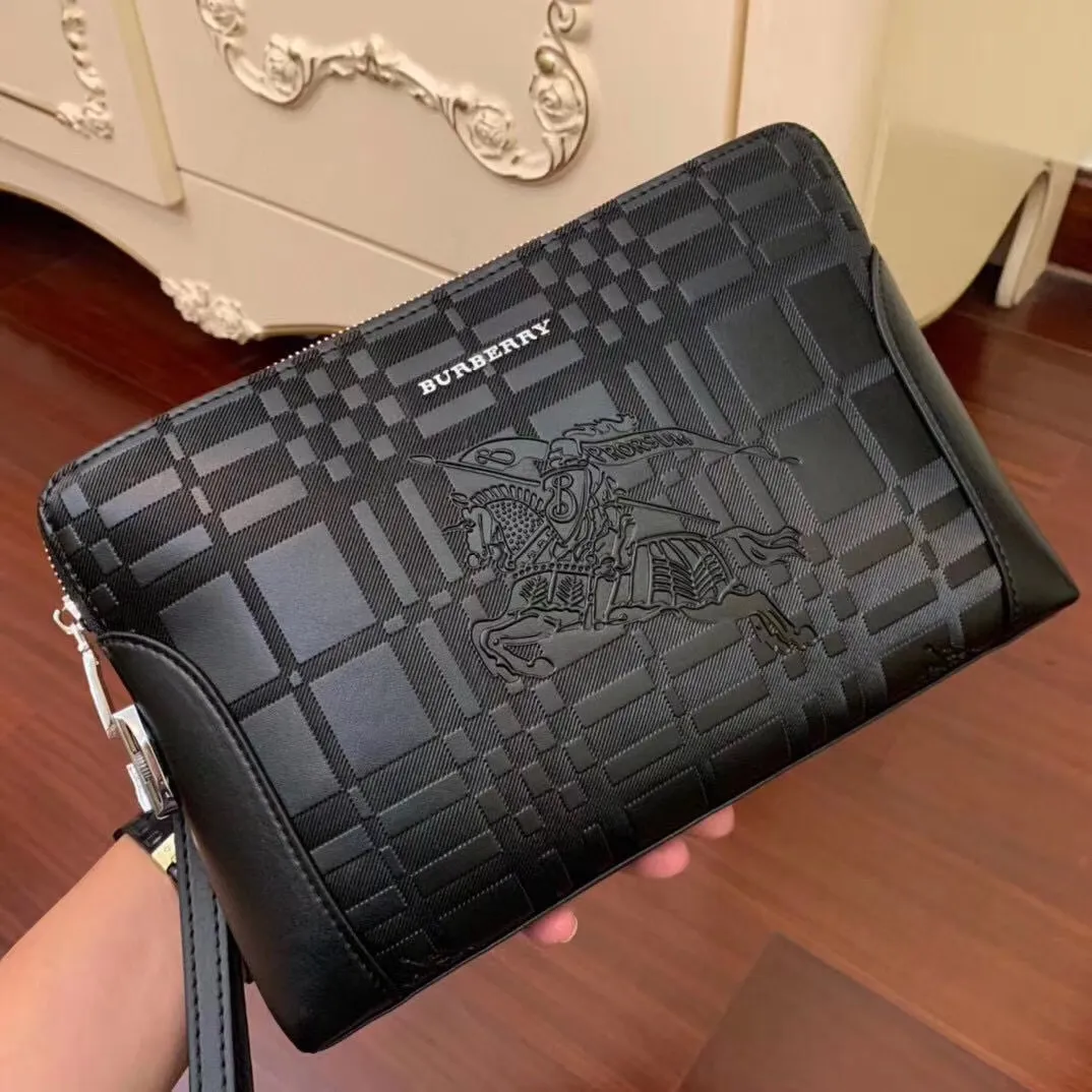 【2026】【BURBERRY 公式旗艦店】バーバリー   クラッチバッグ 当日出荷 好評に付き再入荷！28*18*3CM