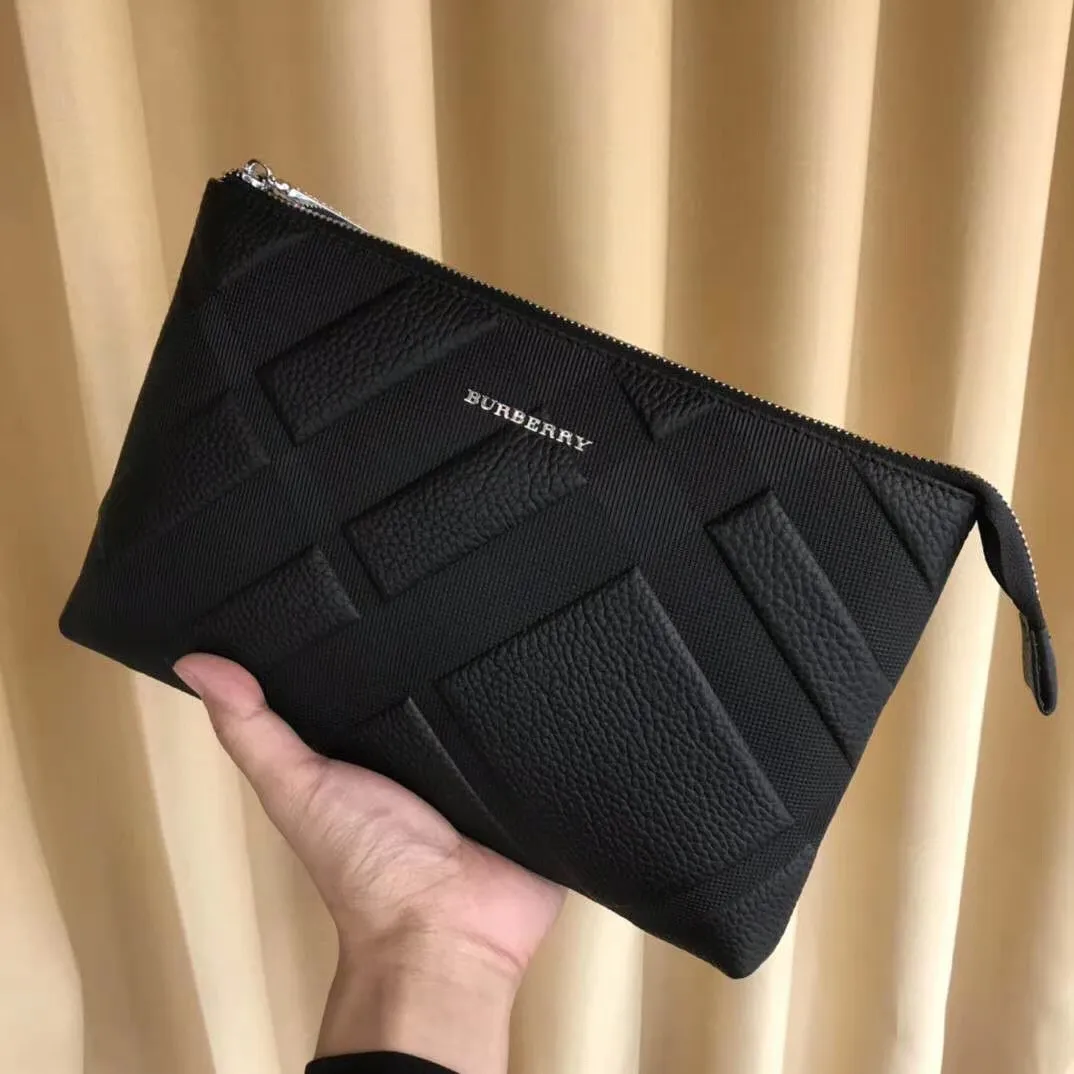 【2026】【BURBERRY 公式旗艦店】バーバリー   クラッチバッグ 当日出荷 好評に付き再入荷！29*19CM