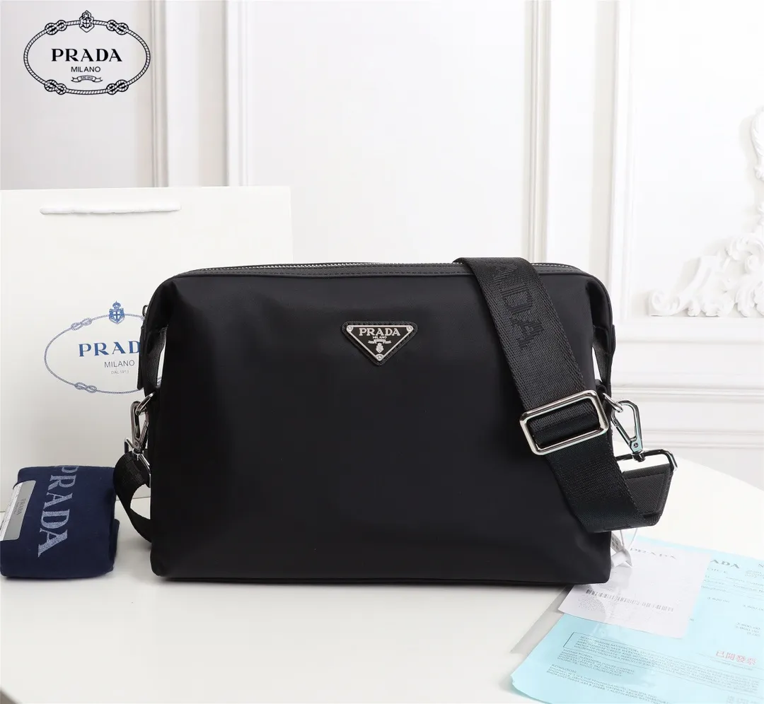 【2026】【PRADA 公式旗艦店】プラダ   ショルダーバッグ   当日出荷 好評に付き再入荷！31*21*7CM