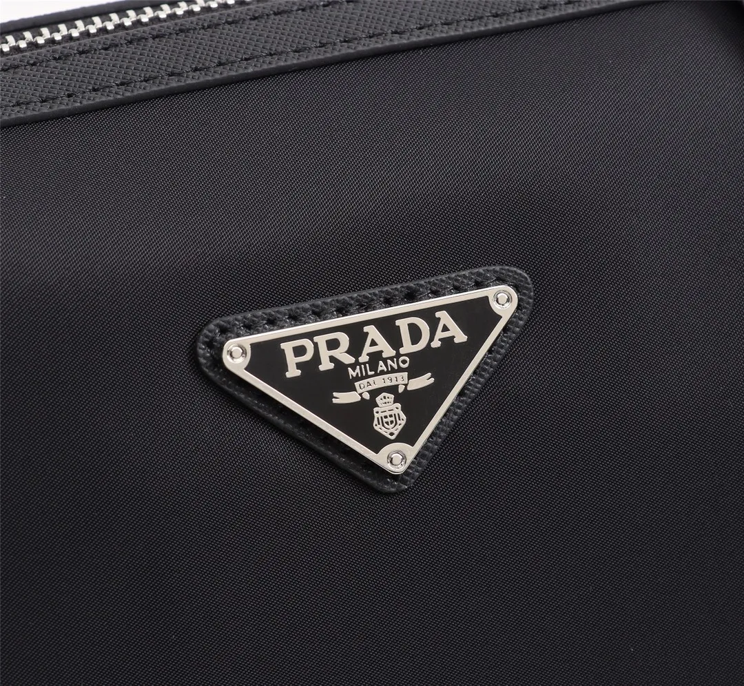 【2026】【PRADA 公式旗艦店】プラダ   ショルダーバッグ   当日出荷 好評に付き再入荷！31*21*7CM