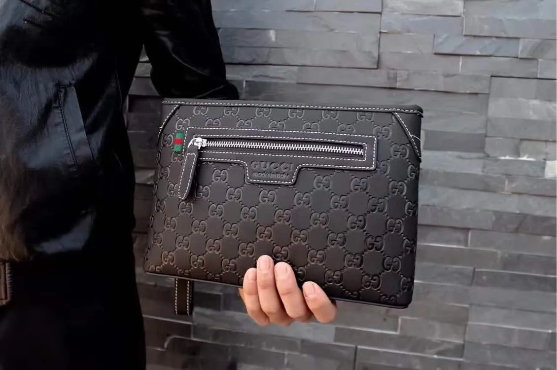 【2026】【GUCCI 公式 旗艦店】クッチ  クラッチバッグ 当日出荷 好評に付き再入荷！28*18*4CM