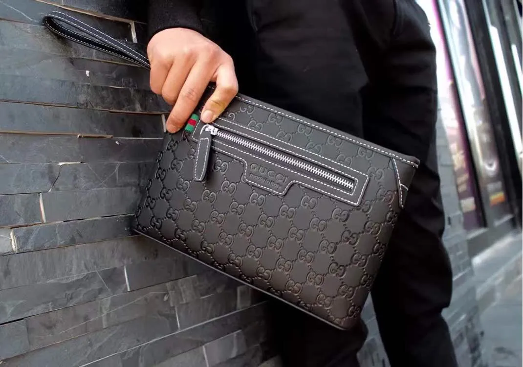 【2026】【GUCCI 公式 旗艦店】クッチ  クラッチバッグ 当日出荷 好評に付き再入荷！28*18*4CM