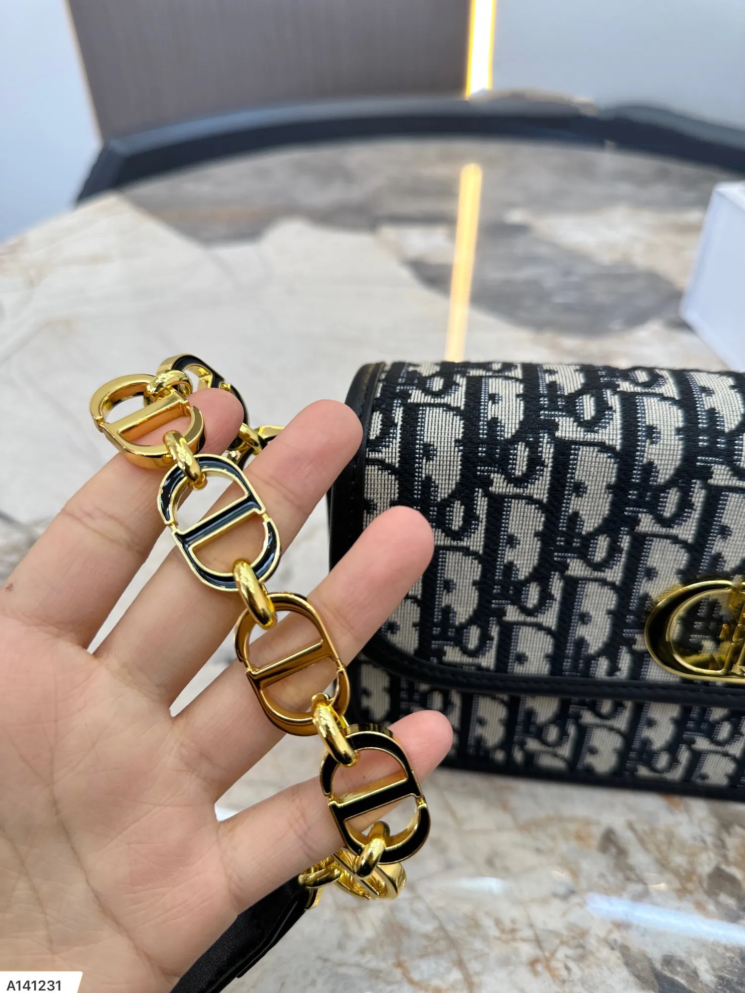 【2026】【DIOR 公式旗艦店】ディオール   ショルダーバッグ 当日出荷 好評に付き再入荷！22.5*12CM