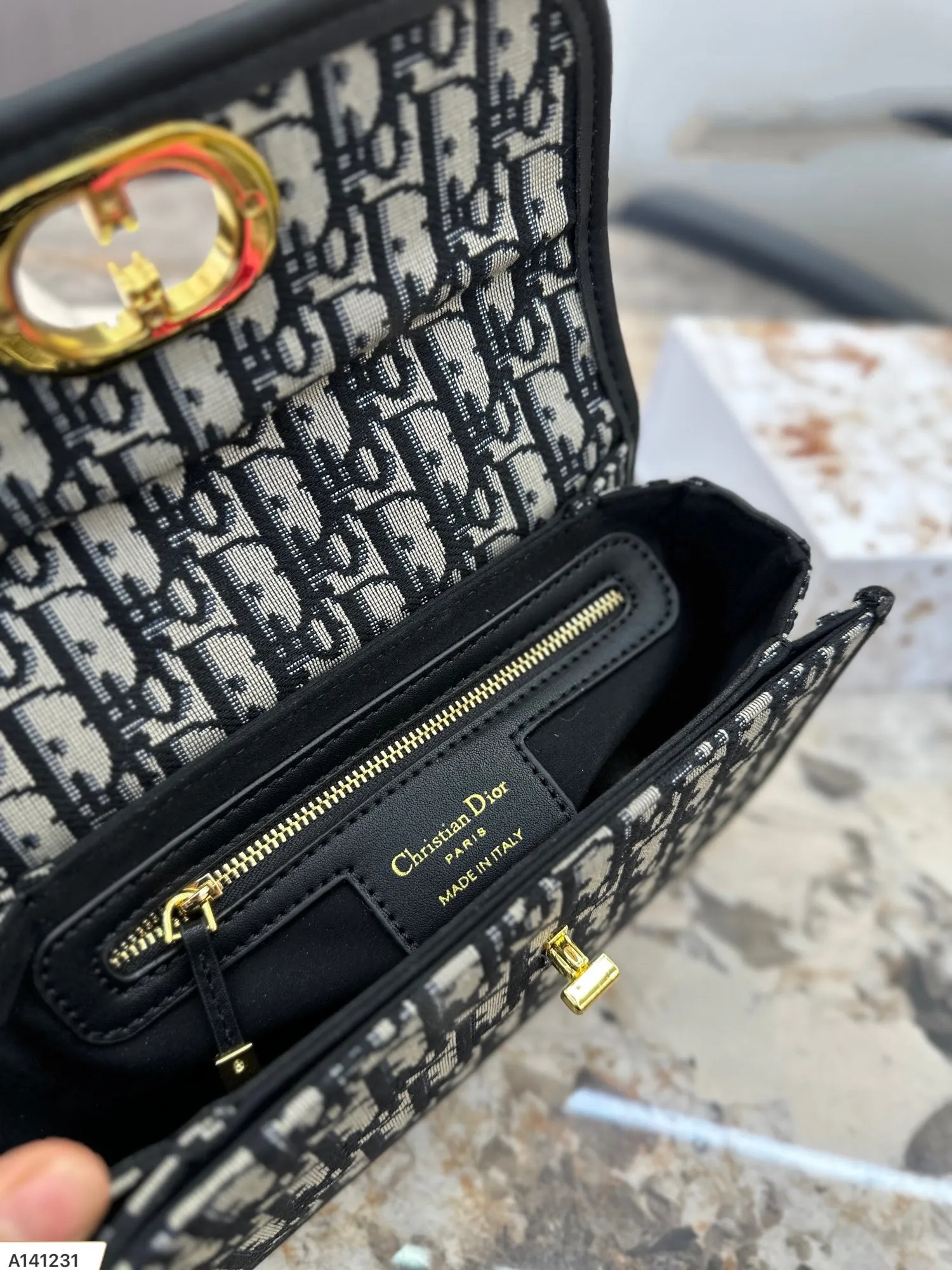 【2026】【DIOR 公式旗艦店】ディオール   ショルダーバッグ 当日出荷 好評に付き再入荷！22.5*12CM
