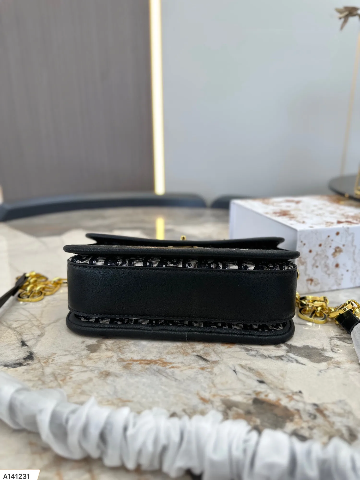【2026】【DIOR 公式旗艦店】ディオール   ショルダーバッグ 当日出荷 好評に付き再入荷！22.5*12CM
