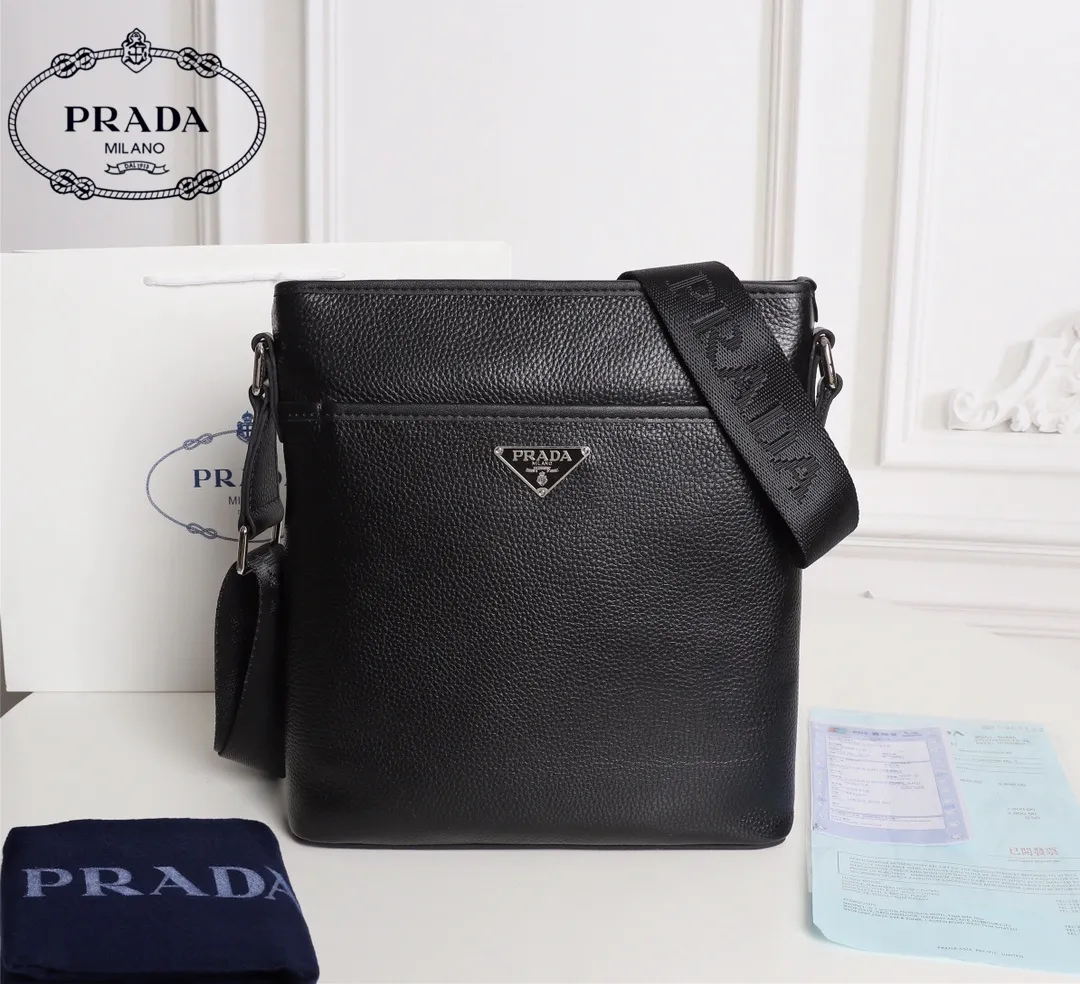 【2026】【PRADA 公式旗艦店】プラダ   ショルダーバッグ 当日出荷 好評に付き再入荷！25*27*5CM