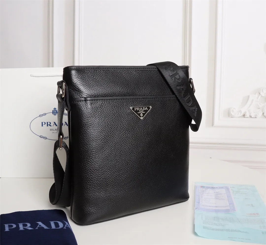 【2026】【PRADA 公式旗艦店】プラダ   ショルダーバッグ 当日出荷 好評に付き再入荷！25*27*5CM