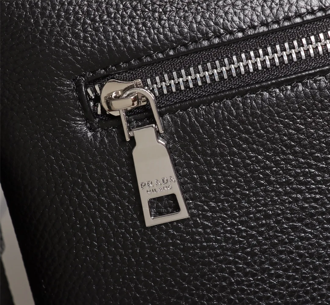 【2026】【PRADA 公式旗艦店】プラダ   ショルダーバッグ 当日出荷 好評に付き再入荷！25*27*5CM