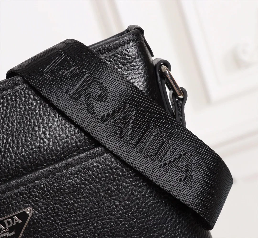 【2026】【PRADA 公式旗艦店】プラダ   ショルダーバッグ 当日出荷 好評に付き再入荷！25*27*5CM
